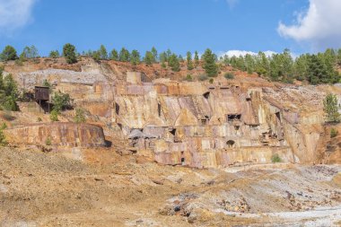Huelva 'daki (İspanya) Riotinto eski madenlerinin kalıntıları)