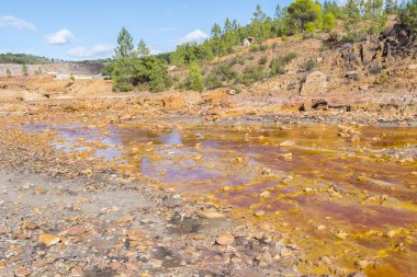 Huelva 'daki (İspanya) Riotinto eski madenlerinin kalıntıları)