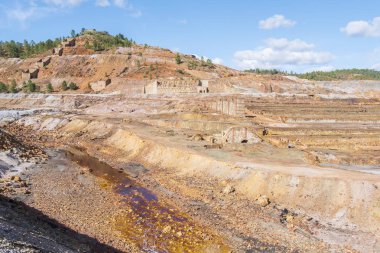 Huelva 'daki (İspanya) Riotinto eski madenlerinin kalıntıları)