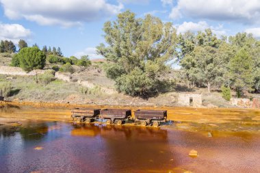 Huelva 'daki (İspanya) Riotinto eski madenlerinin kalıntıları)