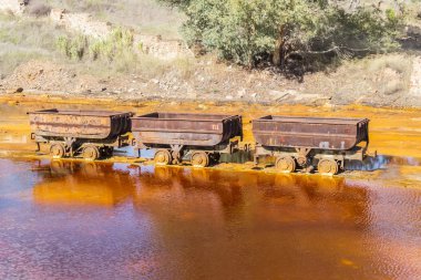 Huelva 'daki (İspanya) Riotinto eski madenlerinin kalıntıları)