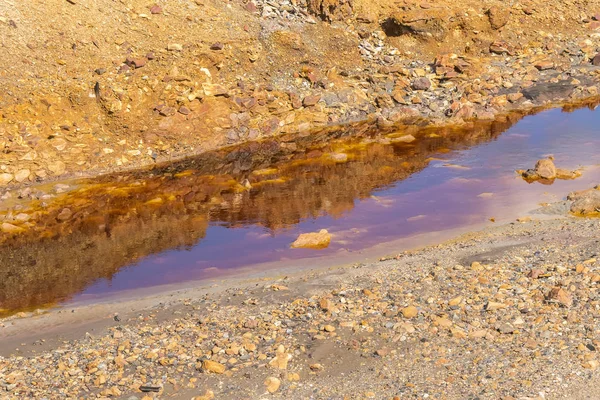 Huelva 'daki (İspanya) Riotinto eski madenlerinin kalıntıları)