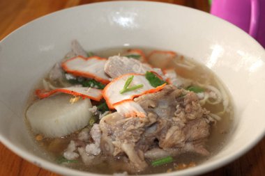 Sukhothai, Tayland 'ın geleneksel erişte çorbası.