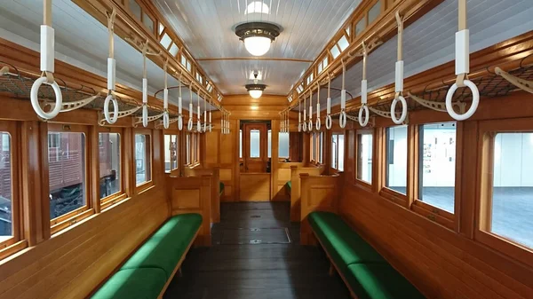 Trenin eski moda iç mekan fotoğrafları. Hala çekici görünüyorlar.