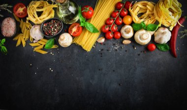 Pişirilmemiş, pişirilmemiş, pişirilmemiş, doğal, pişirilmemiş, pişirilmemiş, konsept, tablo, restoran, organik, tarif, öğle yemeği, sağlıklı, akşam yemeği, çerçeve, yeşil, yaprak, menü, Moody, siyah, Akdeniz, yemek, pişirilmemiş, zarif, mantar, mantar, fesleğen, makarna, spagetti, Compon