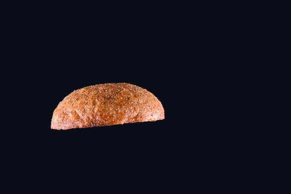 Gegrilltes Burger Brötchen Isoliert Auf Schwarzem Hintergrund Nahaufnahme — Stockfoto