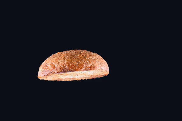 Bun Hamburger Alla Griglia Isolato Sfondo Nero Vicino — Foto Stock