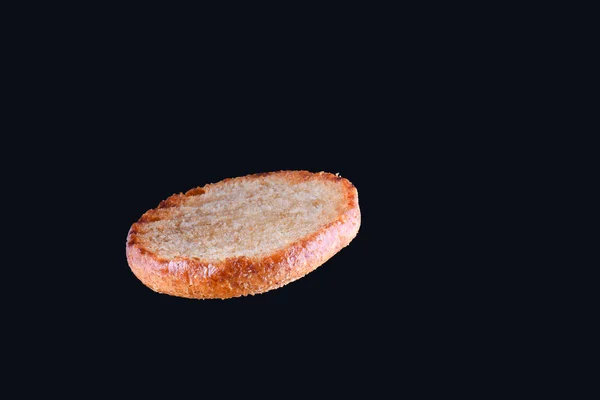 Grilovaný Burger Žemli Izolované Černém Pozadí Detailní Záběr — Stock fotografie