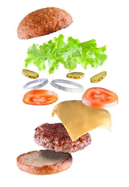 Delizioso gustoso hamburger con ingredienti volanti isolati su sfondo bianco. Parti di hamburger che volano in aria. Burger galleggiante — Foto Stock
