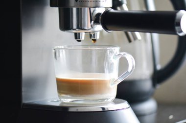 kahve manchine Profesyonel kahve, kahve yapımında sabah.