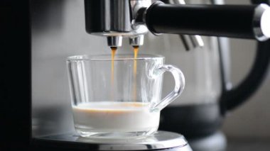 kahve manchine Profesyonel kahve, kahve yapımında sabah.