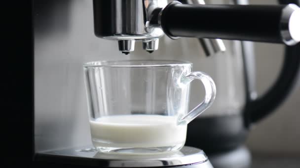 Coffe manchine Café profesional, Cafetera por la mañana . — Vídeo de stock