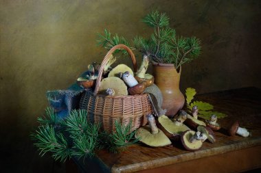 Natürmort sepet ormandan gelen mantar ile.