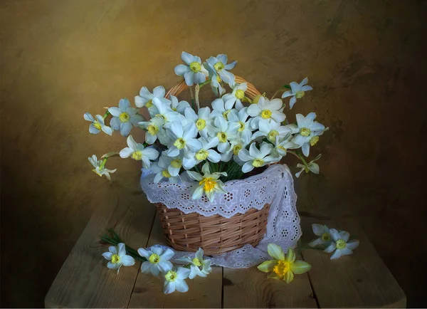 Fiori Primaverili Bouquet Natura Morta Con Narcisi Nel Cestino — Foto Stock