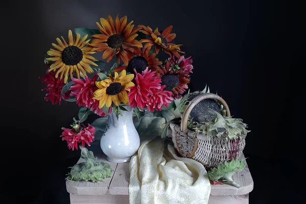 Herbstfoto Stillleben Mit Blumen Und Reifem Gemüse Obst — Stockfoto