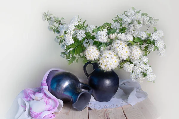 Buquê Flores Brancas Primavera Vaso Isolado Fundo Branco — Fotografia de Stock