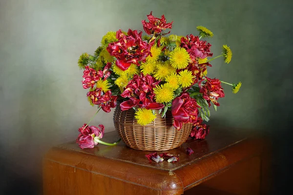Spring Flowers Bouquet Yellow Dandelions Red Tulips Basket Green Background — Stock Photo, Image