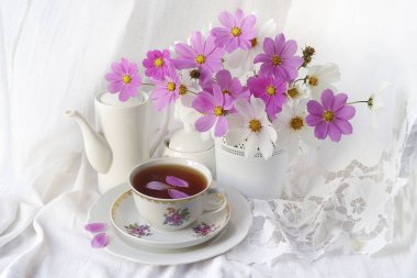 Çay ve çaydanlık. .