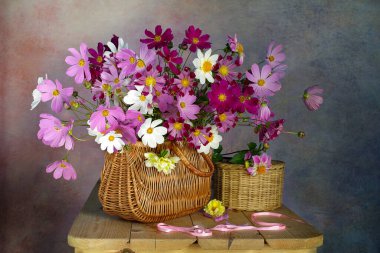 Masada pembe papatyalarla dolu bir hayat.