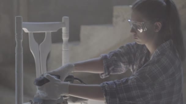 Girl carpenter, designer, works with electric tool — Stock Video