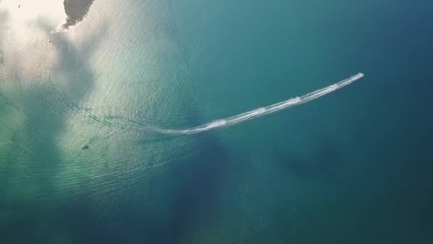 Flyover of an island in Thailand — Stock Video