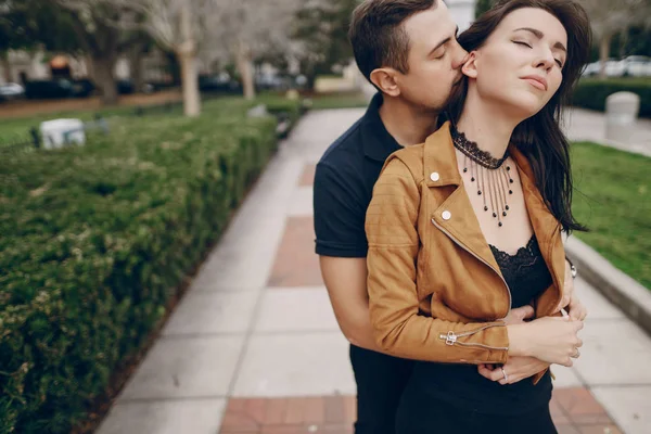 Jovem casal juntos — Fotografia de Stock