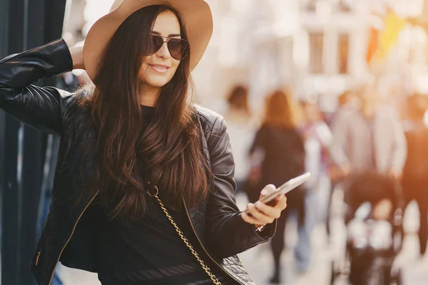 istanbul'da telefon ile kız