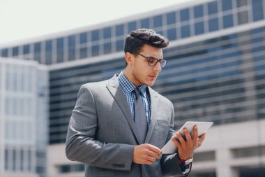 işadamı bir yaz şehirde