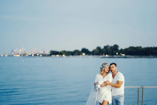 Elegant adult couple near sea — Stock Photo, Image