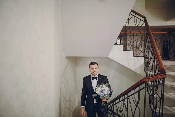 Groom at home — Stock Photo, Image