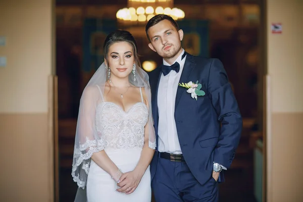 Braut mit Bräutigam — Stockfoto