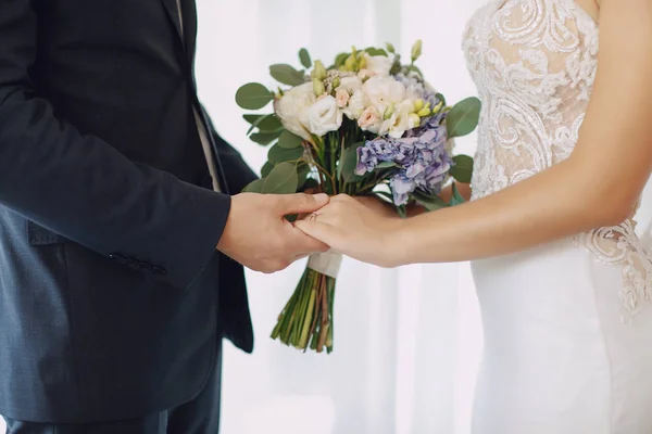 Menyasszony és vőlegény — Stock Fotó