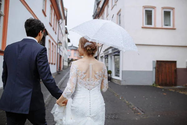 Novia y novio —  Fotos de Stock