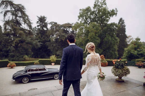 Bride and groom — Stock Photo, Image