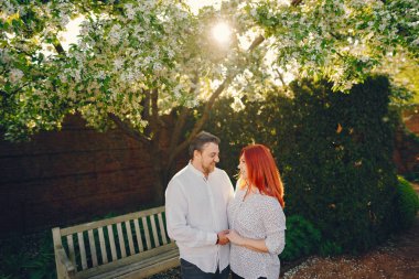 bir parkta zarif aile