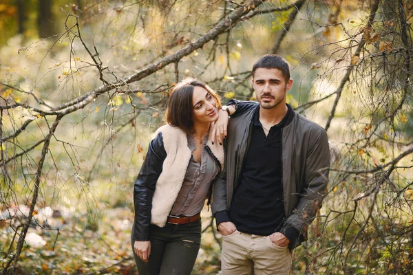 Couple in the park — Stock Photo, Image