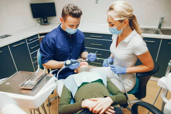 Zahnarzt und Patient — Stockfoto