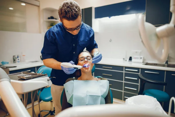 歯医者と患者 — ストック写真