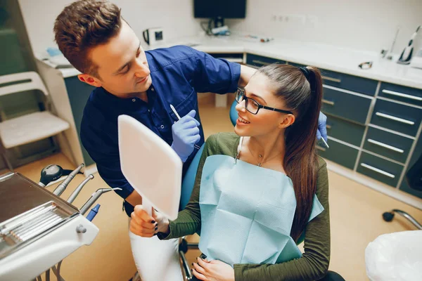 Dentista e paziente — Foto Stock