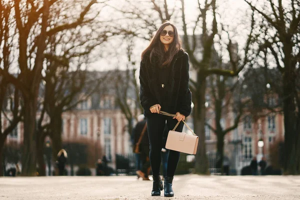 Chica Caminando Por Las Calles Ciudad Paris Francia — Foto de Stock