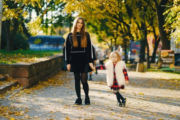 Mutter mit Tochter — Stockfoto