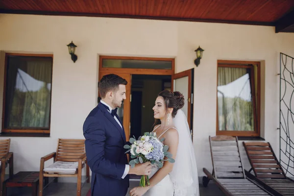 Bride with groom — Stock Photo, Image