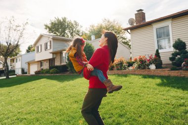 Küçük kızı ile güzel annem