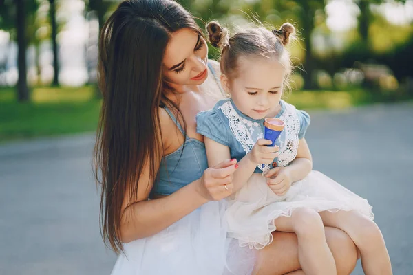 Mother with daughter — Stock Photo, Image