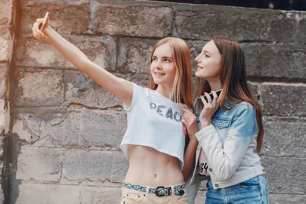 Joven modelo en la calle —  Fotos de Stock