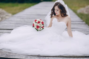 Gelin çiçekleri ile