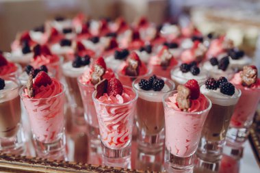 Düğün tatlı krem