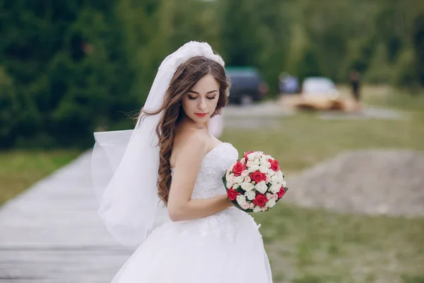 Bride with flowers — Stock Photo, Image