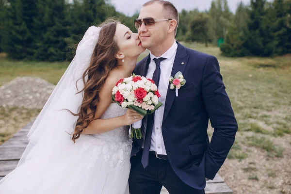 Pareja en día de la boda — Foto de Stock