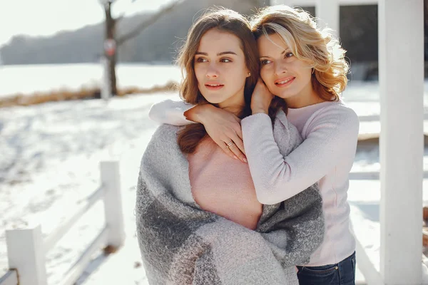 Mother witn daughter — Stock Photo, Image